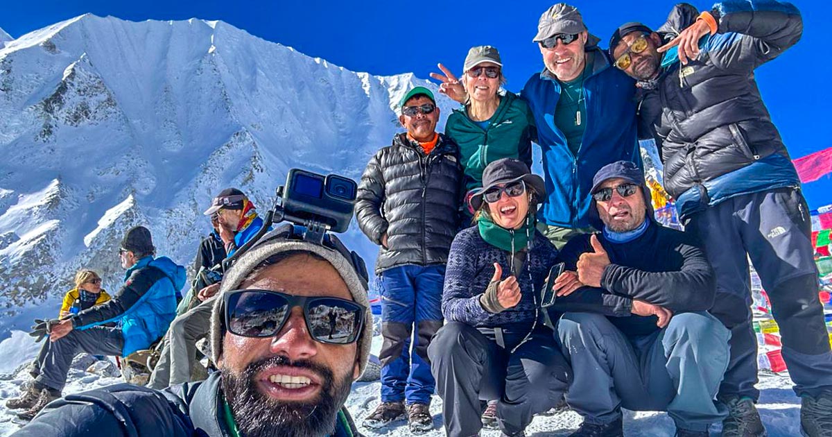 Happy Trekkers in Larke La